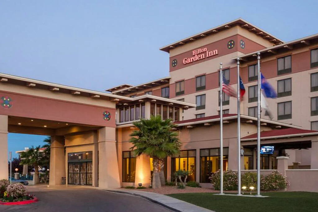 HGI El Paso University Exterior